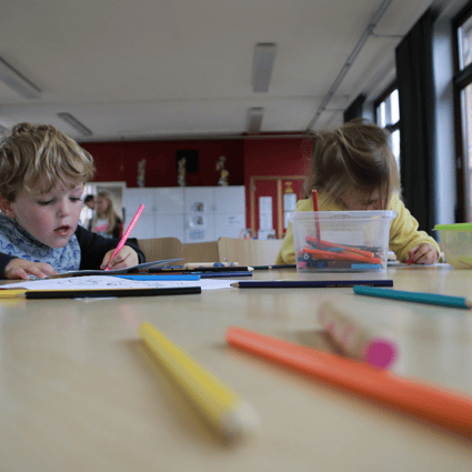 Het kleurenmonster gaat op kamp 4 - 5 jaar