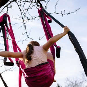 Kinderyoga in de hangmat